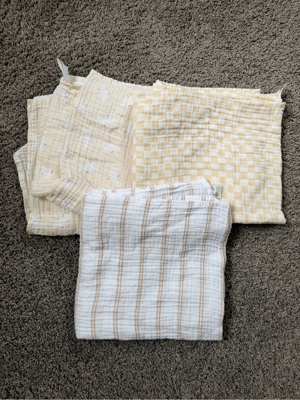 cloud island White and Cream Muslin Swaddle Blanket set